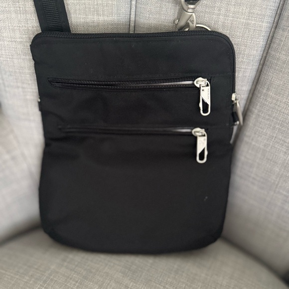 Travelon Black Crossbody Travel Bag - Picture 1 of 8